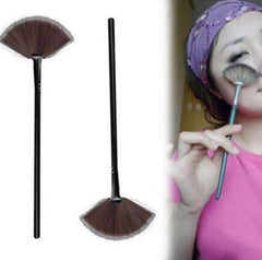 Fan Shape Makeup Brush Blending Highlighter
